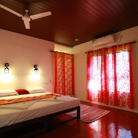 Ferienwohnung Marari John'S Beach Mararikulam Exterior foto