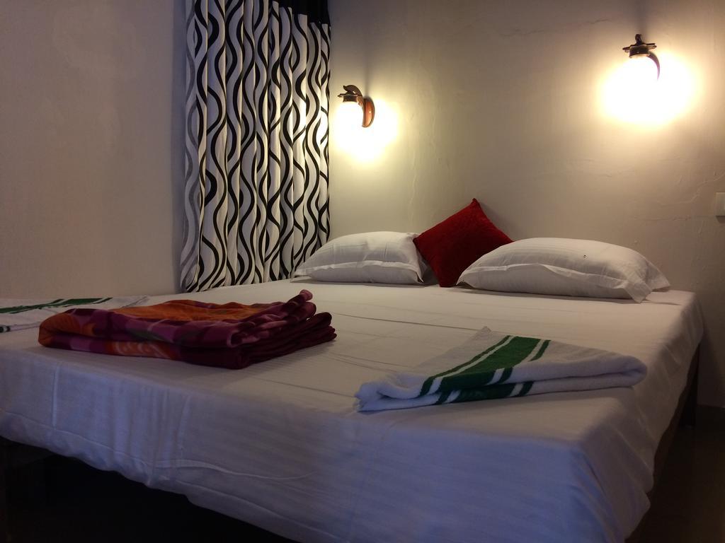 Ferienwohnung Marari John'S Beach Mararikulam Zimmer foto