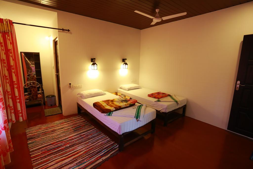 Ferienwohnung Marari John'S Beach Mararikulam Exterior foto